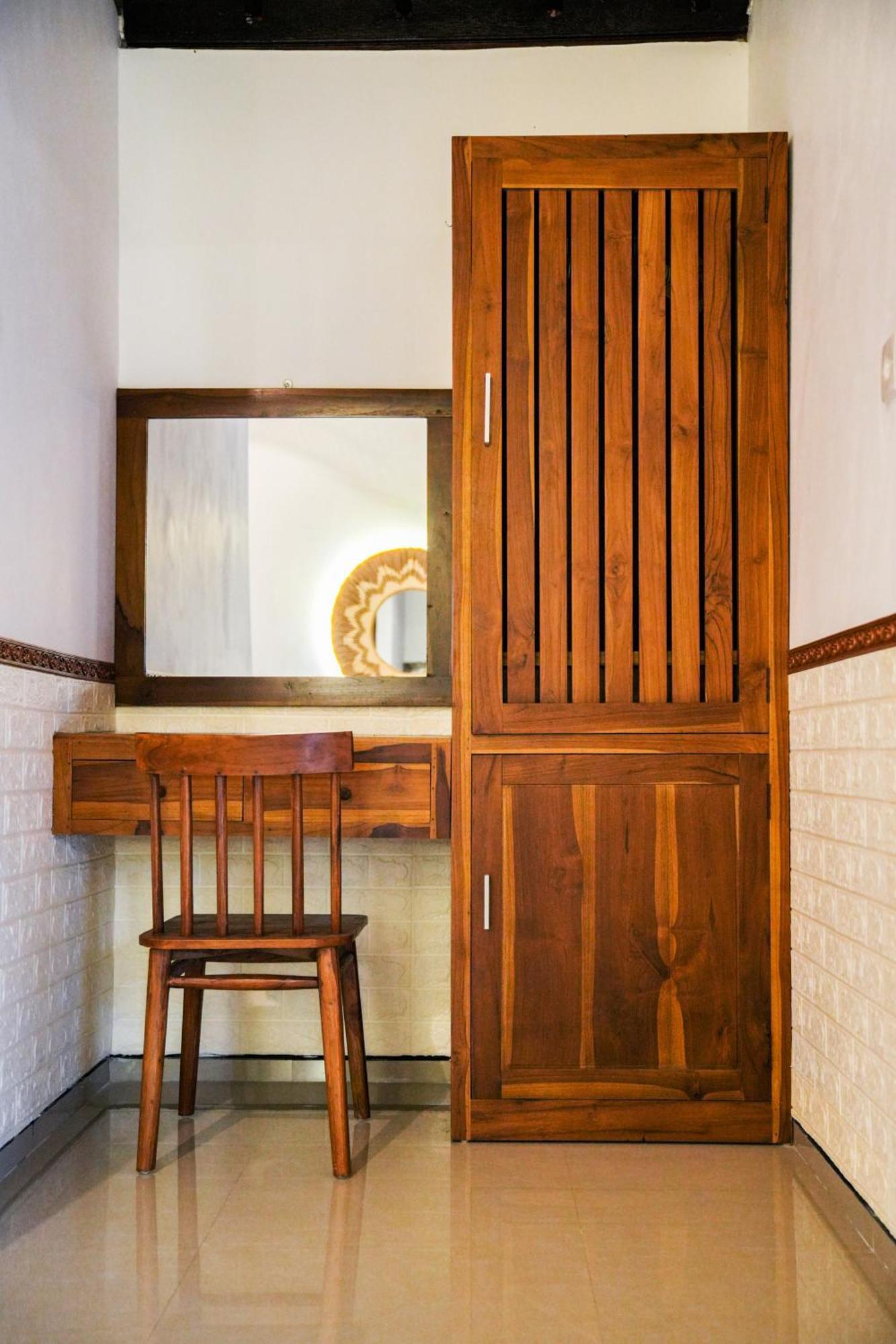 2bdr Classic + Pool, Garden, Kitchen, Pond Villa Ubud