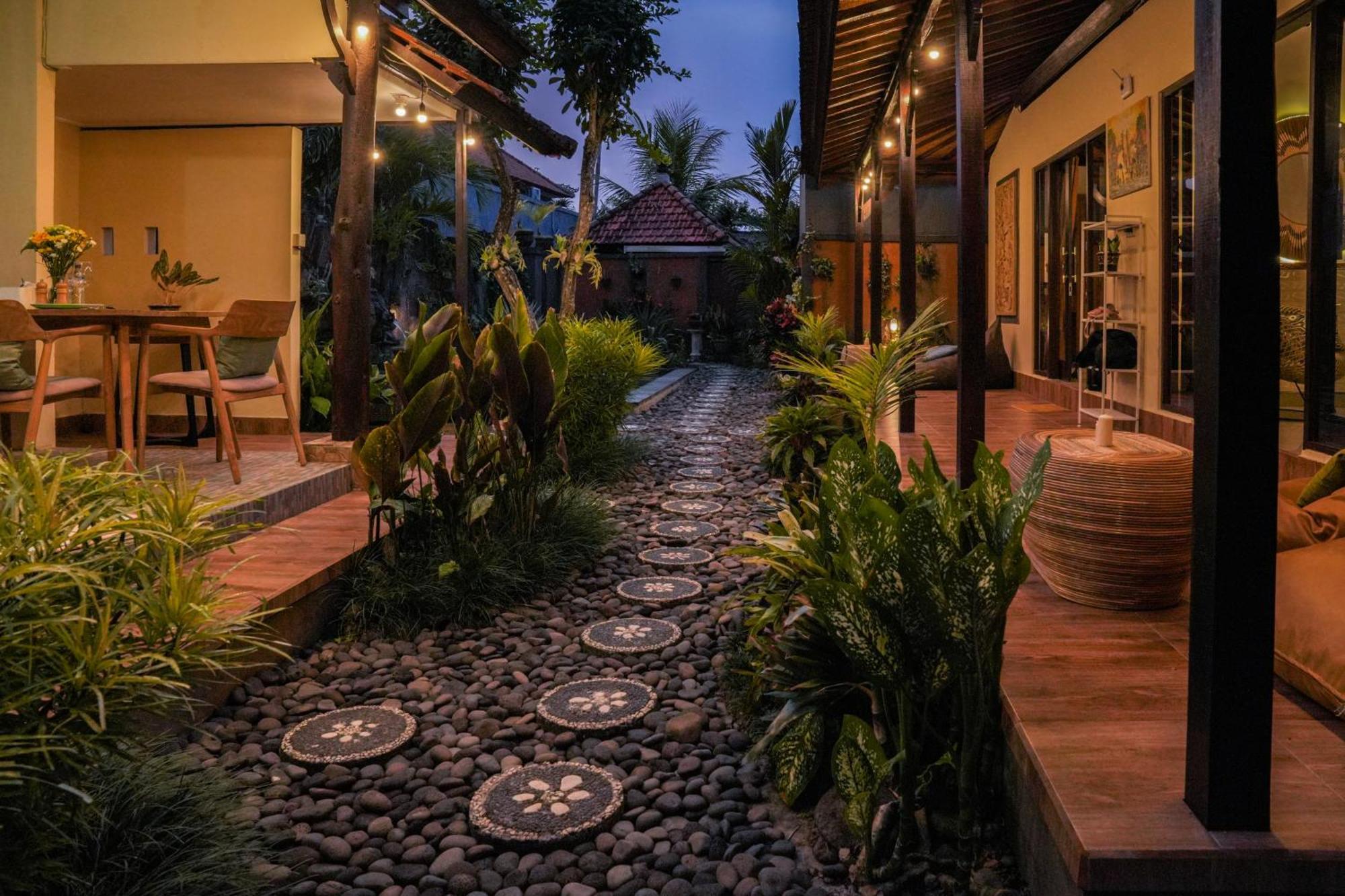 2bdr Classic + Pool, Garden, Kitchen, Pond * Ubud