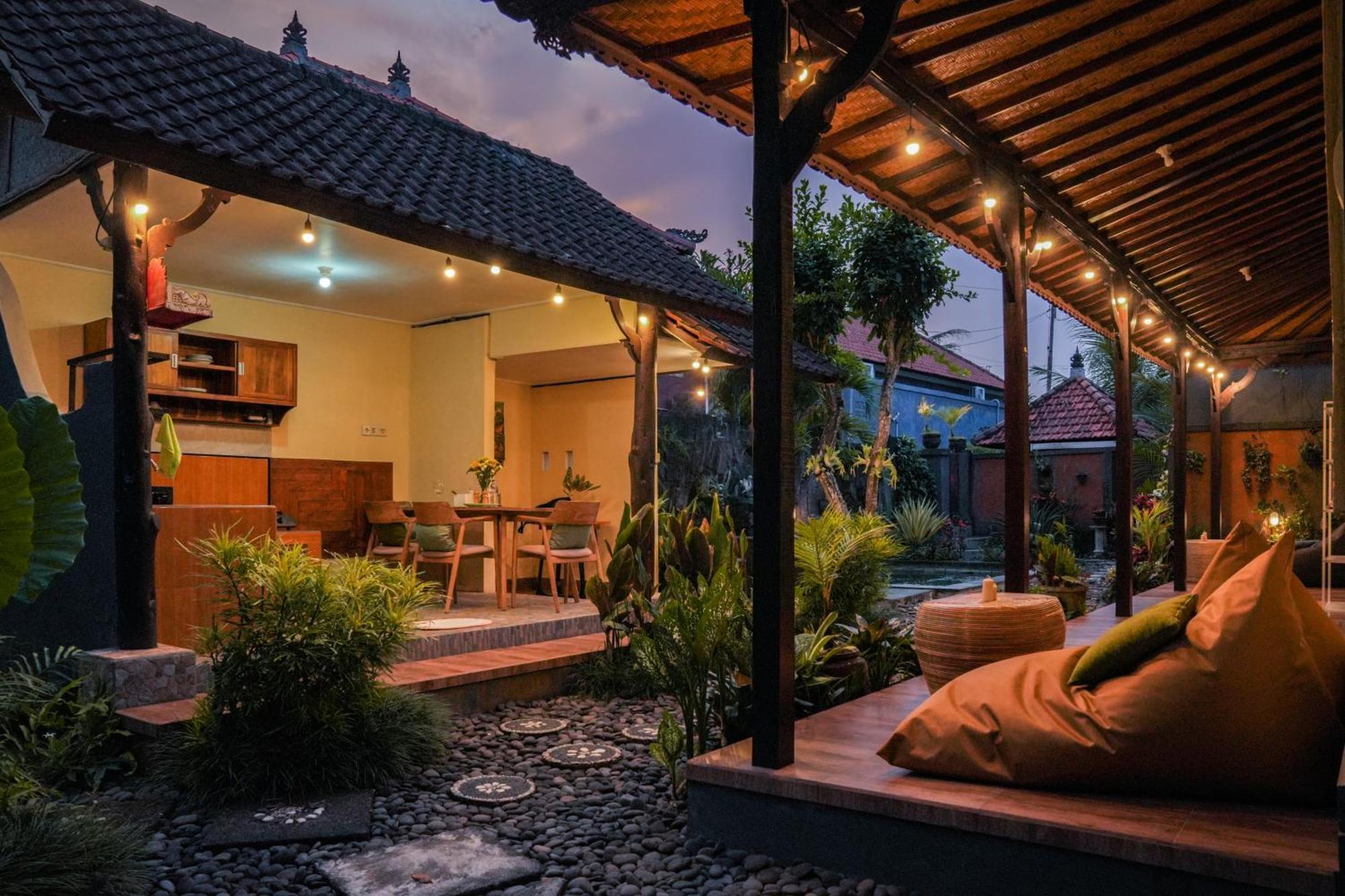 2bdr Classic + Pool, Garden, Kitchen, Pond Ubud